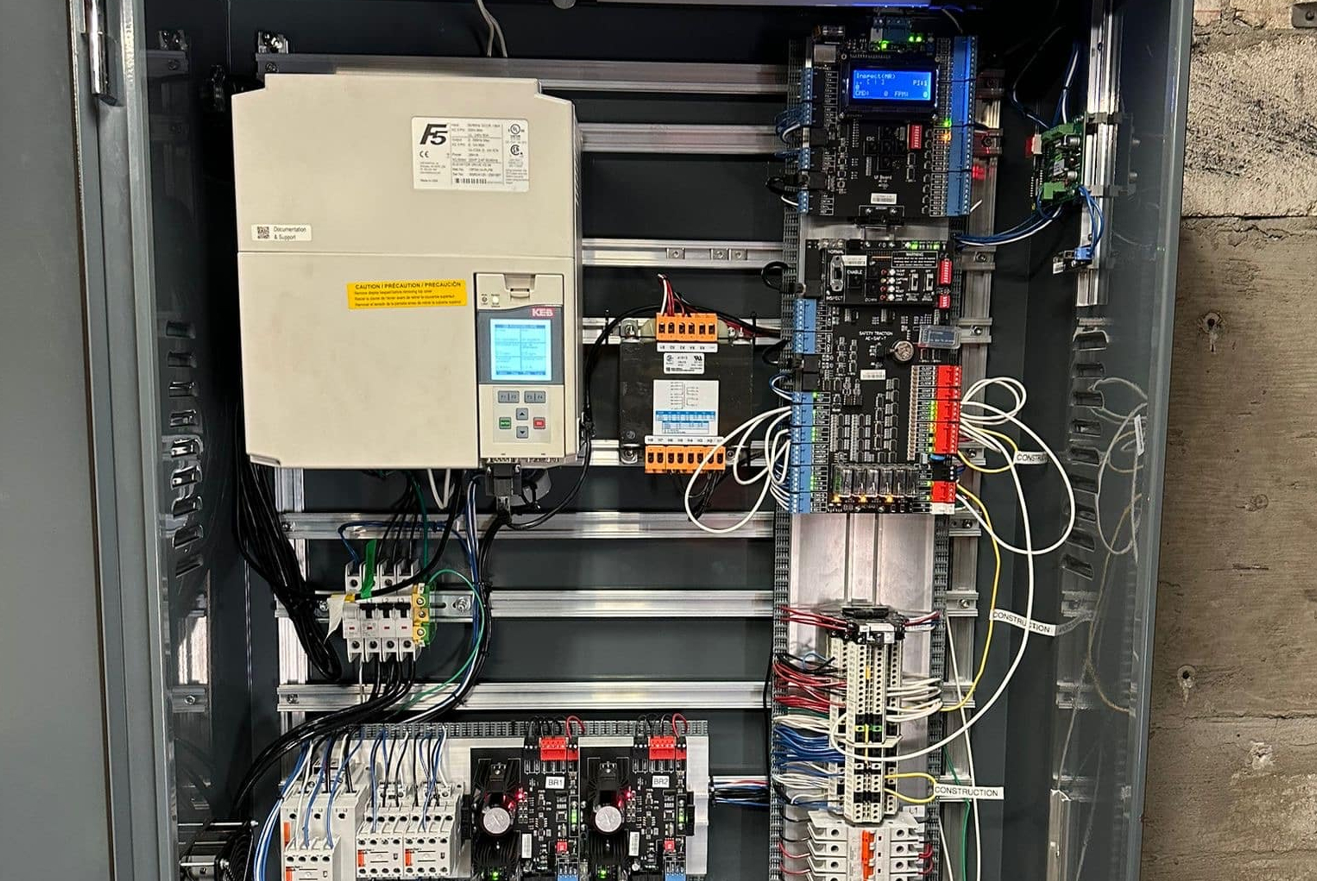 Hydraulic elevator pump and valve maintenance